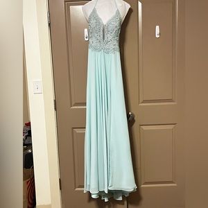 Size 4 prom dress thats been worn once